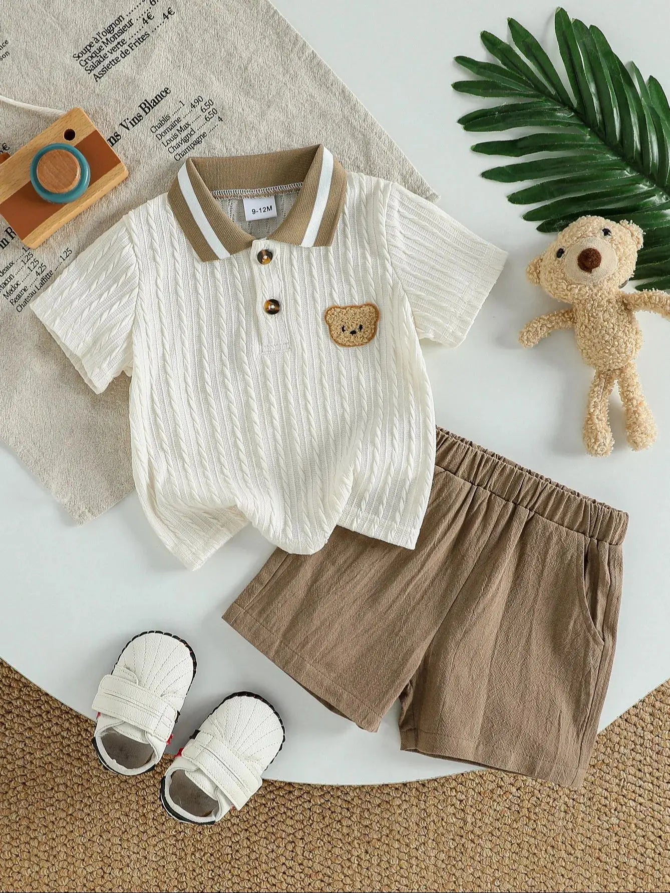 Summer Baby Boy Short-Sleeved Top + Shorts Two-Piece Set, Suitable for Casual Outings and Play, the Cartoon Bear Shows Off the Baby's Cuteness