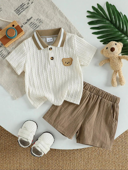 Summer Baby Boy Short-Sleeved Top + Shorts Two-Piece Set, Suitable for Casual Outings and Play, the Cartoon Bear Shows Off the Baby's Cuteness