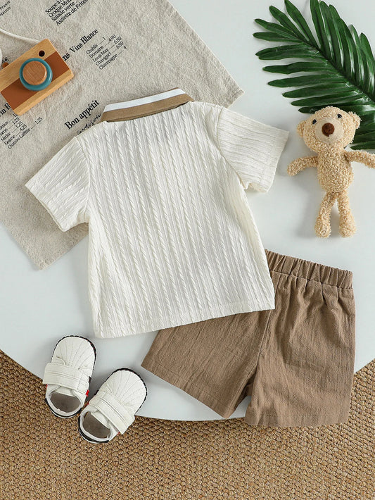 Summer Baby Boy Short-Sleeved Top + Shorts Two-Piece Set, Suitable for Casual Outings and Play, the Cartoon Bear Shows Off the Baby's Cuteness