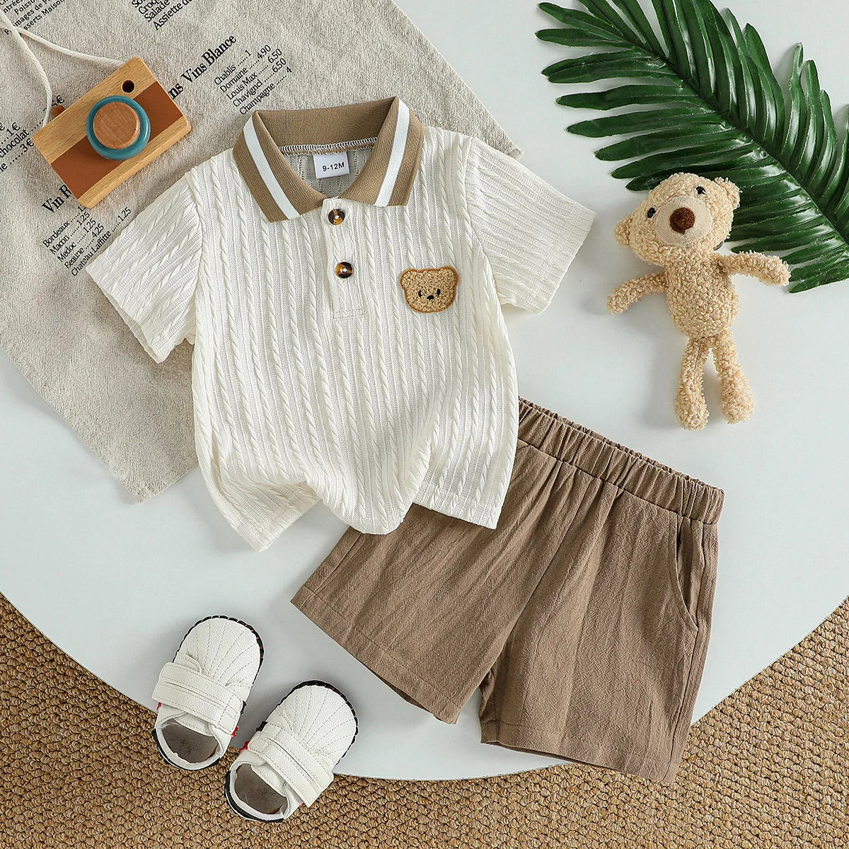 Summer Baby Boy Short-Sleeved Top + Shorts Two-Piece Set, Suitable for Casual Outings and Play, the Cartoon Bear Shows Off the Baby's Cuteness